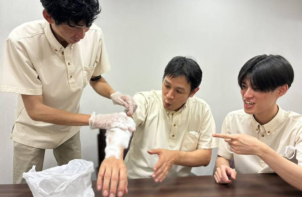 「スキンケアメソッド」を学ぶ会などもホームでは実施しています。"楽しんで学ぶこと"を大事にしております。