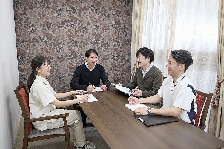 日々の中で多職種を含めた会議を行っています。意見交換も盛んで、疑問などはその場で解決できます！
