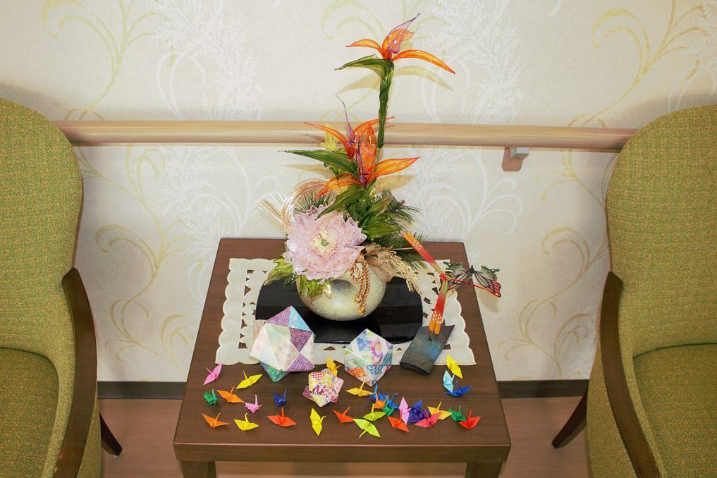 季節に合わせ様々な装飾品を展示しています。