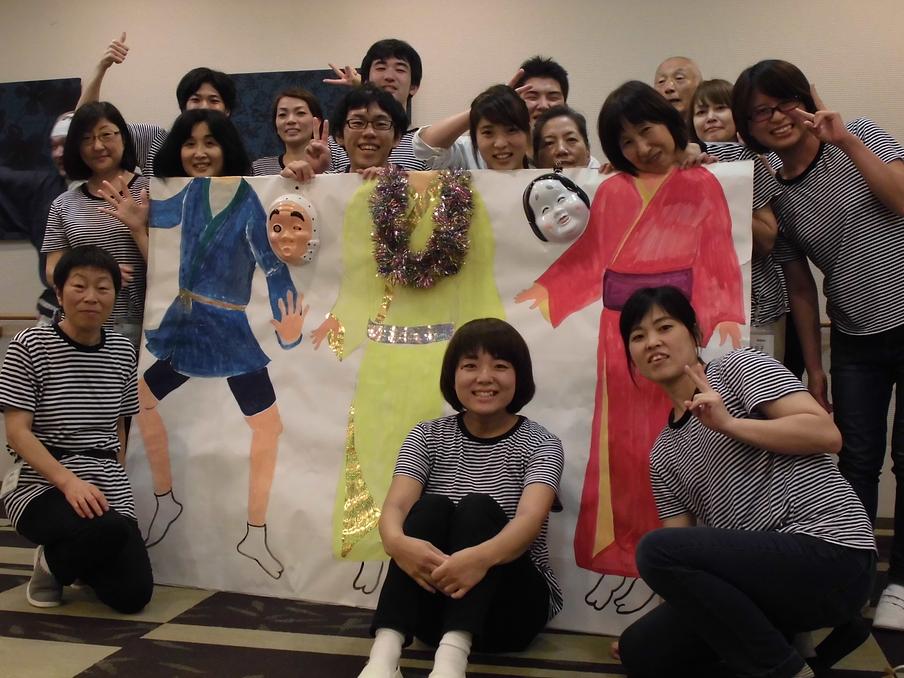 夏祭り後の集合写真です。ホームの一大イベントで達成感があります！