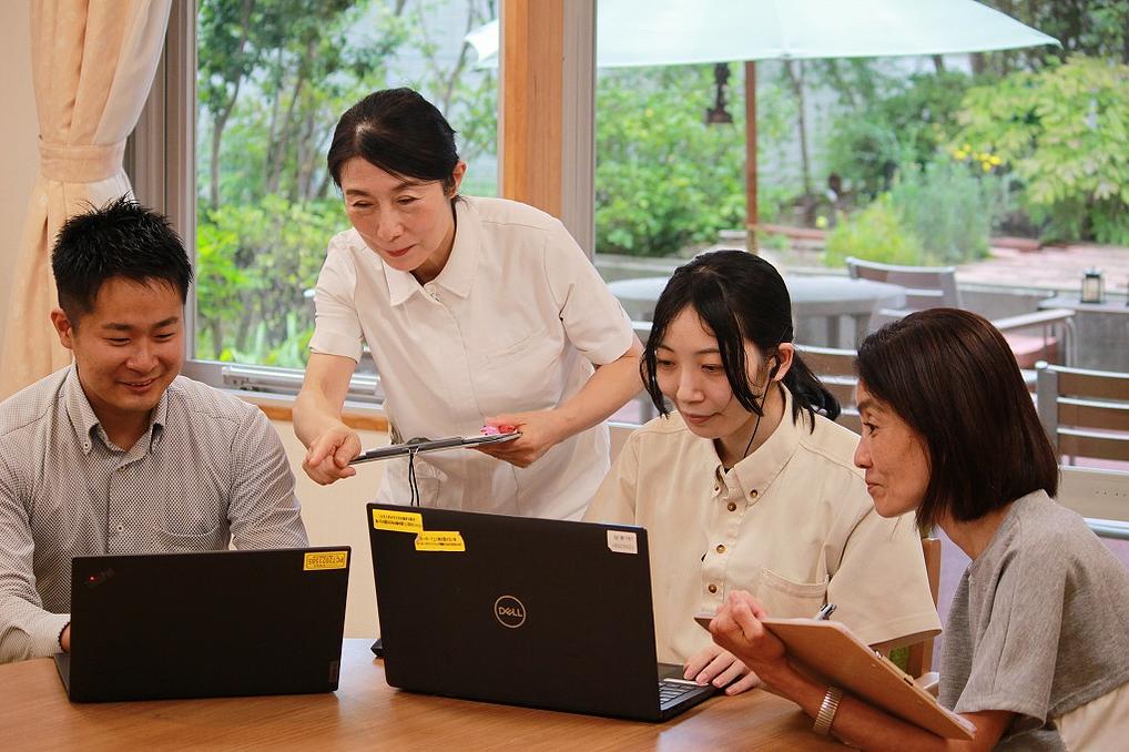 ご入居者様を主役とする多職種でのカンファレンス