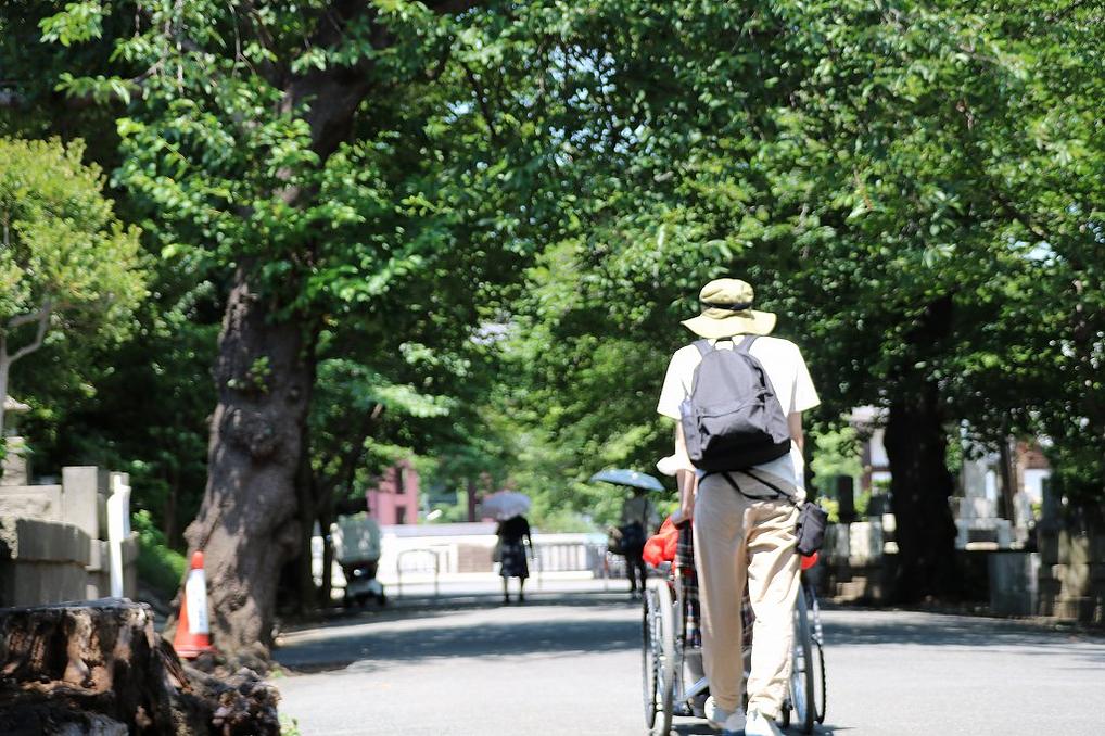 近隣のお店や文化施設など、お散歩サービスに力を入れています。