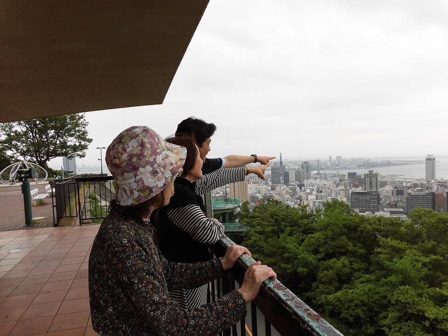神戸の高台からの景色を眺めて、街を見下ろす「お散歩」です！