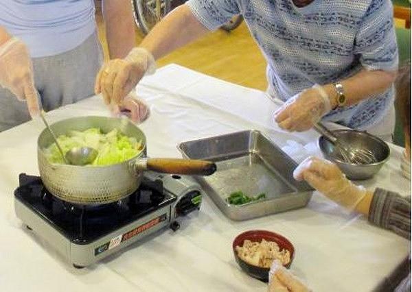 【魅力2】主婦をされている女性スタッフ主体で芋煮会を開催しました。