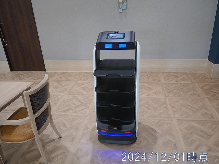 配膳ロボットを使ってご入居者様の配膳、下膳を行う予定です。