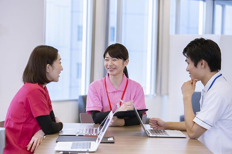 多職種と連携をとりながら、ご入居者さまの生活をサポートしていきます。