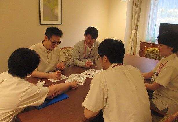 「接遇・サービスプロジェクト」では、お客様の笑顔を引き出すための施策を毎月考えています。