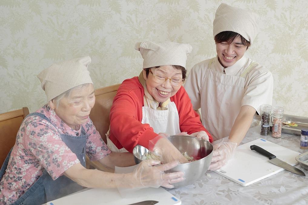 ご入居者様や職員の趣味を活かした活動が豊富です。