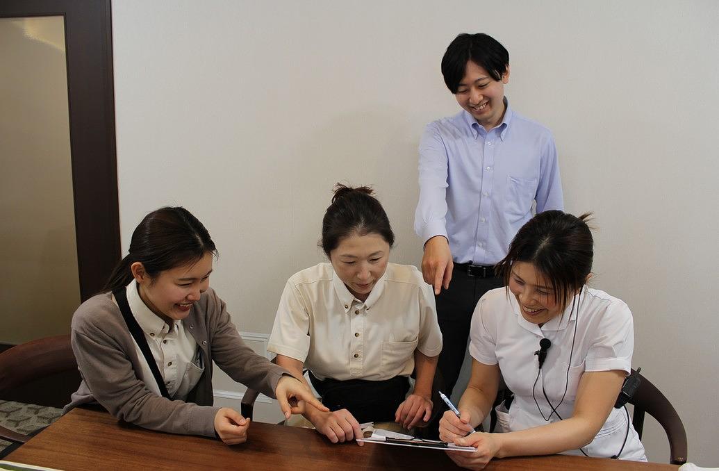 ご入居者様のご状態に合わせ、多職種でケア方法を検討しています。