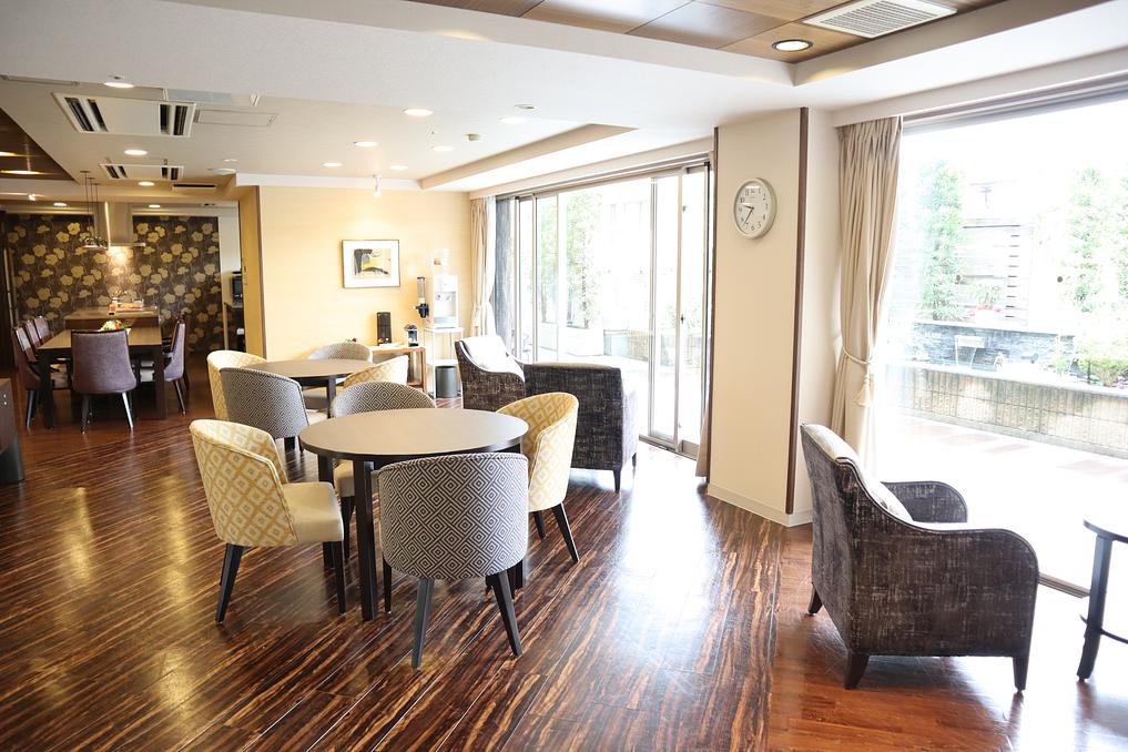 2階コミュニティルームでは広々としたキッチンスタジオでお料理倶楽部を開催しています。