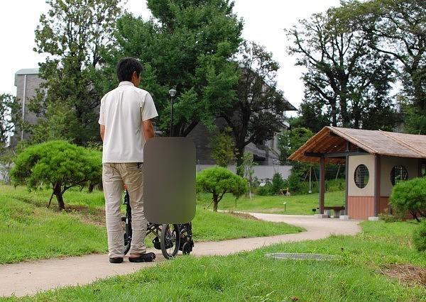 ご入居者様と一緒に近くの公園を散歩。新たなご入居者様の一面を見れ、静かででゆったり散歩が出来ます。