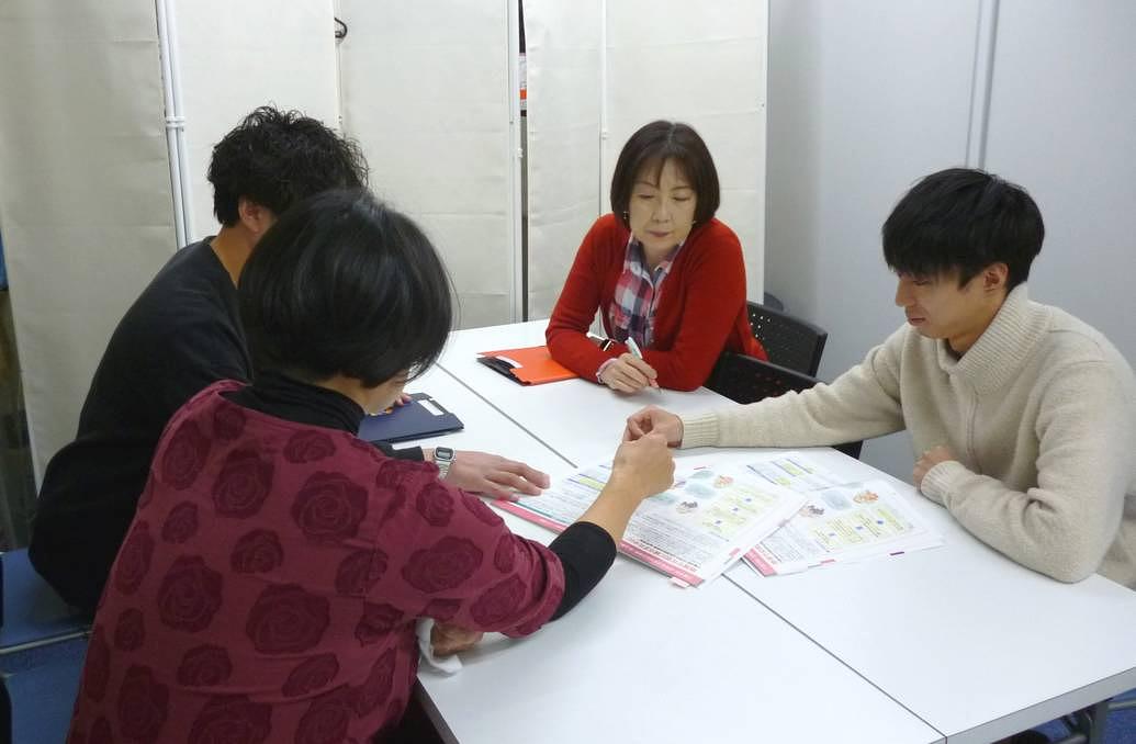 定期的にミーティングなどを行い、必要な情報を共有しています。