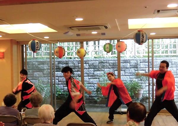 納涼祭では、ソーランを全力で踊りました。スタッフの頑張りはご入居者様にも伝わります。
