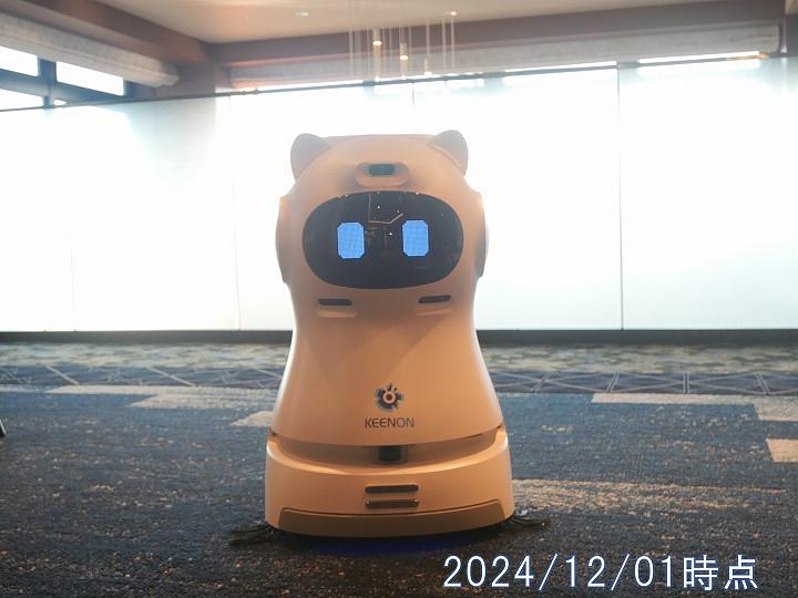 お掃除ロボットにより、スタッフの負担軽減と、ご入居者様に笑顔になっていただくことを目指します。