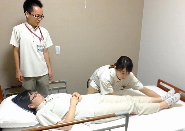 介護技術の基本から応用まで、後輩への指導に力を入れています。