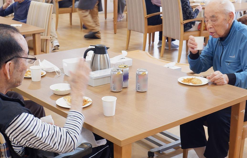 居酒屋アクティビティでいつもはできない話もゆっくりできます。